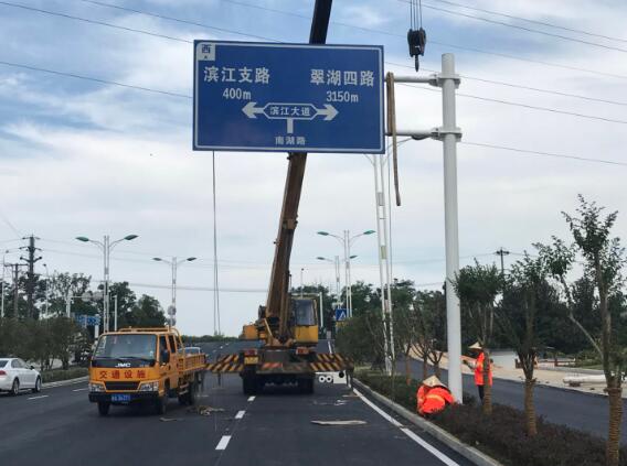 道路划线需要遵循哪些基本原则.jpg